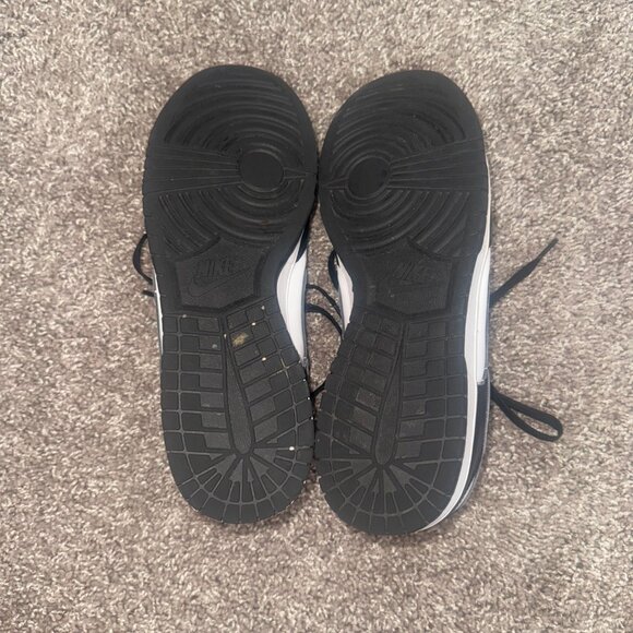 Nike Panda Dunks - Picture 3 of 7